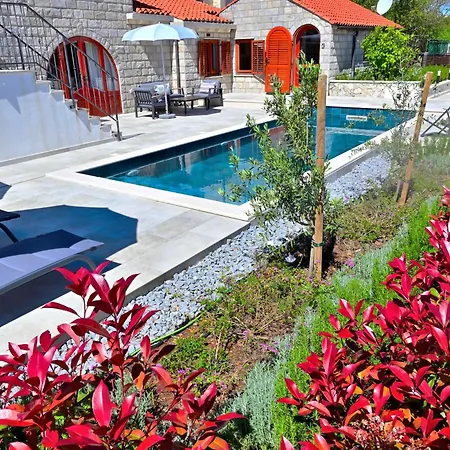 Rubi Villa